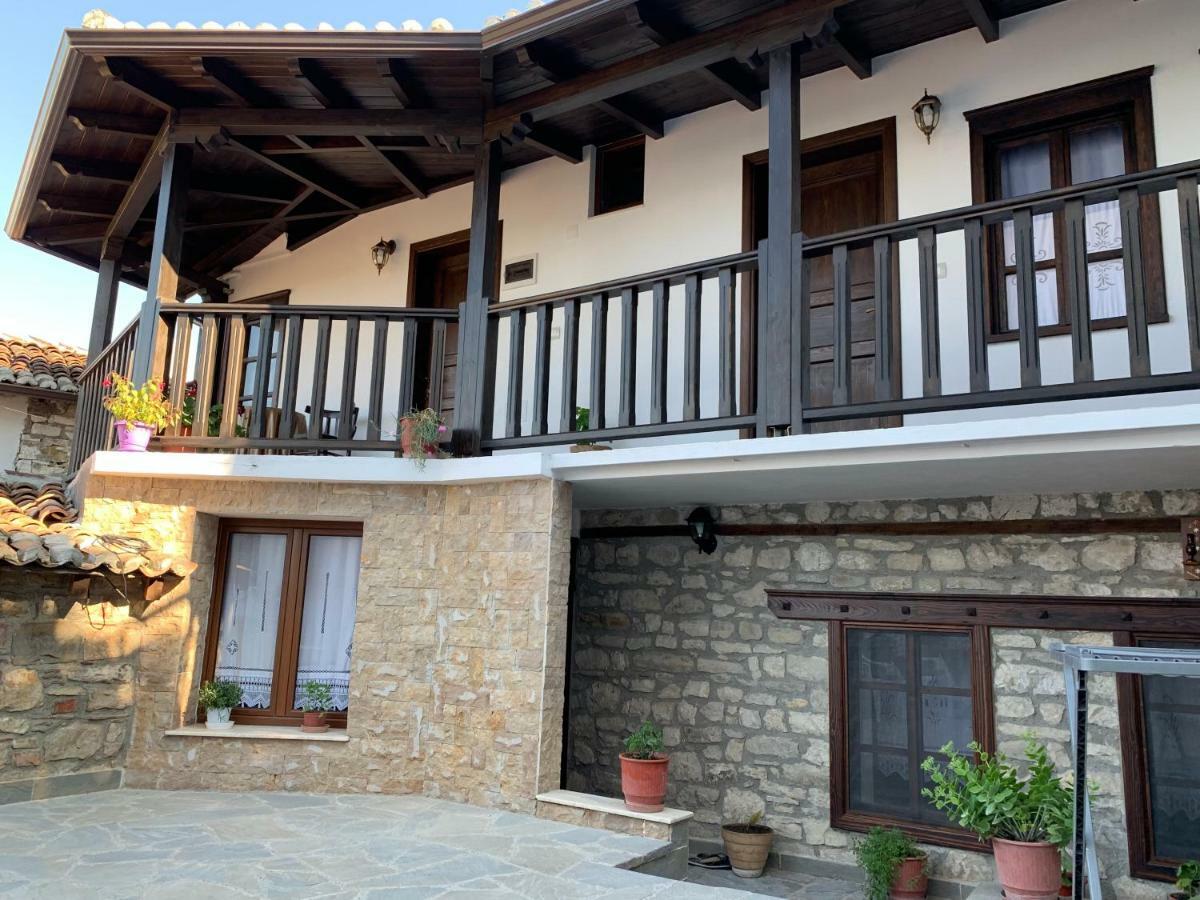 בראט Guest House Genti מראה חיצוני תמונה