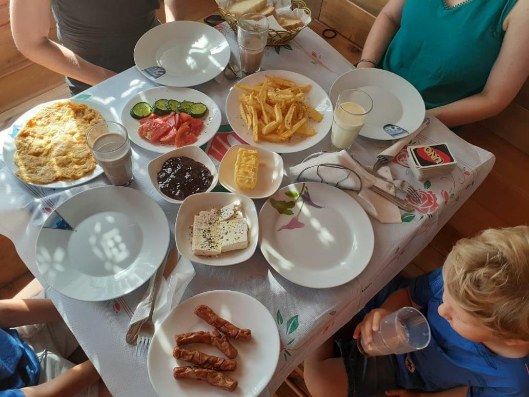 בראט Guest House Genti מראה חיצוני תמונה